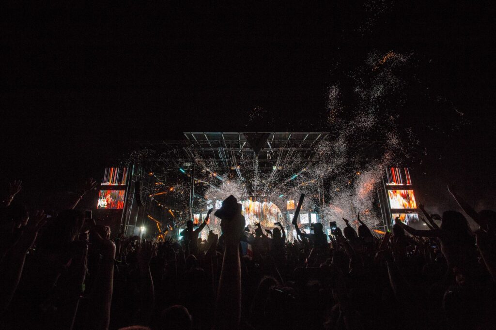The last ritual: Hï and Ushuaïa reveal 2026 closing lineups — open air festival stage crowd sunset dj hands up